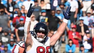 Why Texans Re-Signing Dalton Schultz Is A Smart Investment (NFL). Photo by  Bob Donnan-USA TODAY Sports