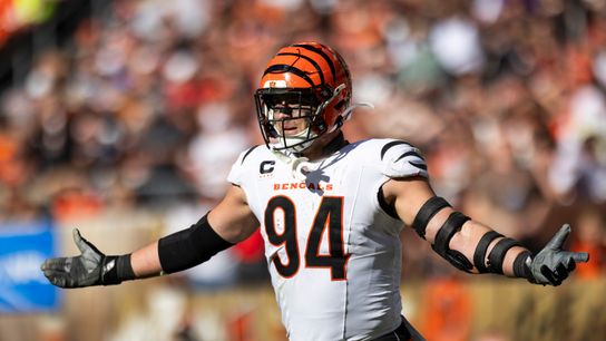 Bengals' Sam Hubbard Sacking Hunger, Opposing QBs On Playoff Push (Interviews)