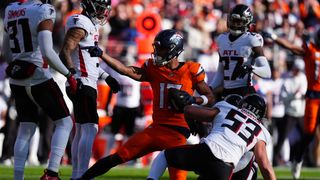  Devaughn Vele: The 26-year-old Rookie WR Surprising Us All (NFL). Photo by Ron Chenoy-Imagn Images